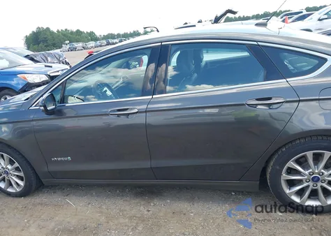 2017 Ford Fusion Hybrid Se z USA, uszkodzony, nr VIN 3FA6P0LU3HR260558